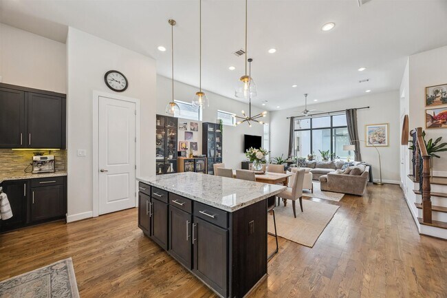 Building Photo - 5729 Larkin St