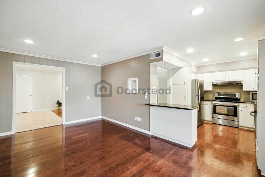 Building Photo - 6009 Sandhurst Ln