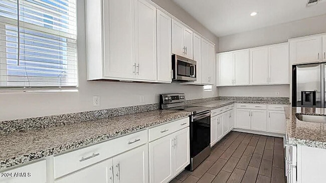 Building Photo - 15733 W Polk St