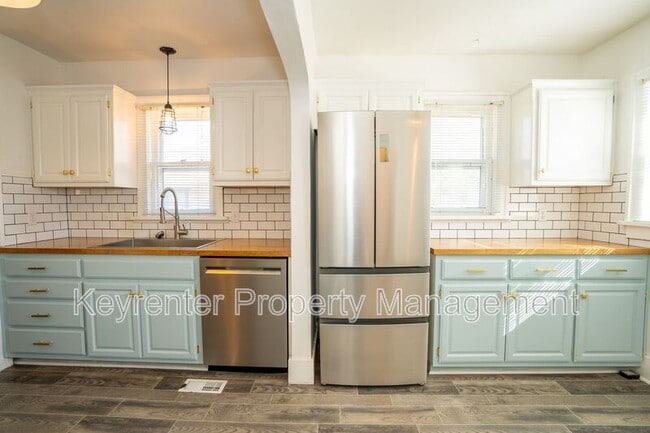 Building Photo - 1207 S Florence Pl