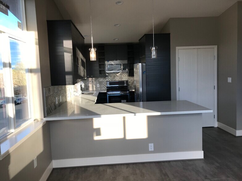 Building Photo - 412 Kirman Ave