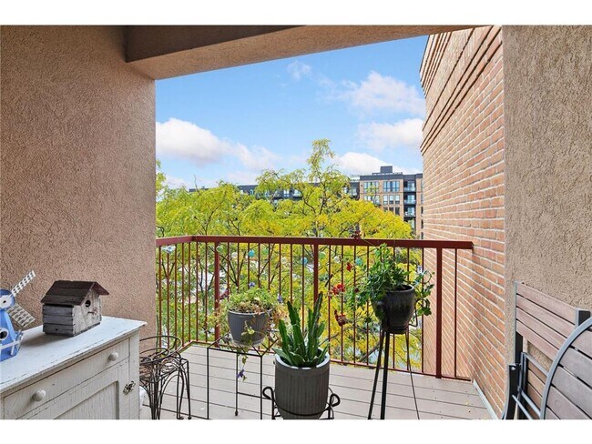 Building Photo - 675 N 1st St