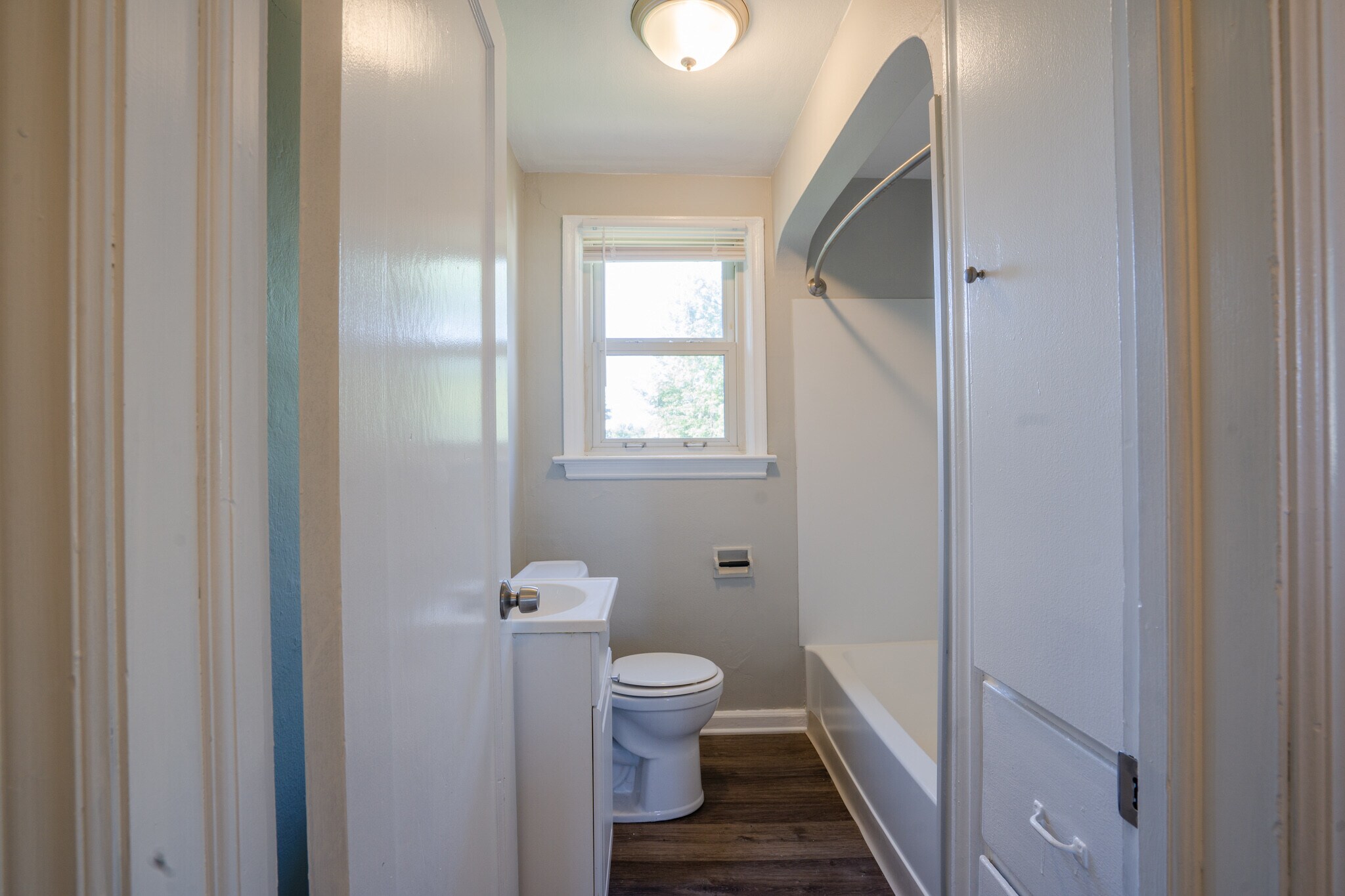 Bathroom - 1725 E Frankfort St