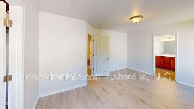 Building Photo - 33 Mallard Run Dr