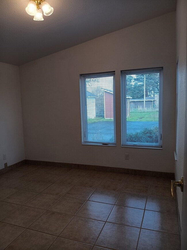 Building Photo - Country Living In The Independence Area Is...