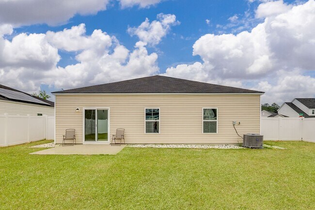 Building Photo - Spacious 4BR Home in Rincon with Fenced Yard & Modern Comforts