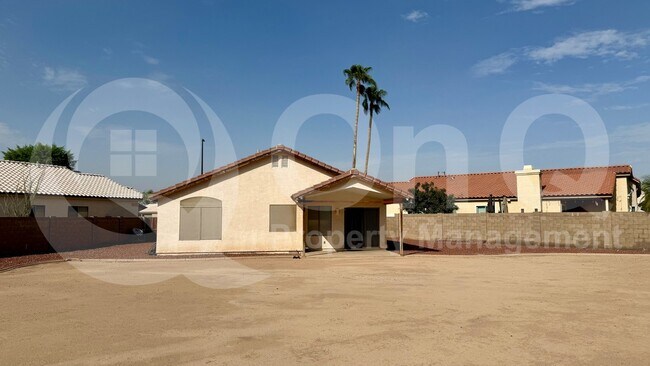 Building Photo - 417 E Cantebria Dr