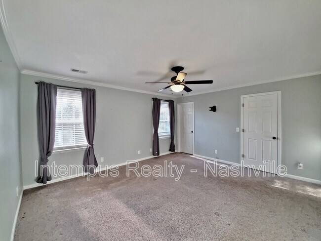 Building Photo - 547 Hopewood Ct