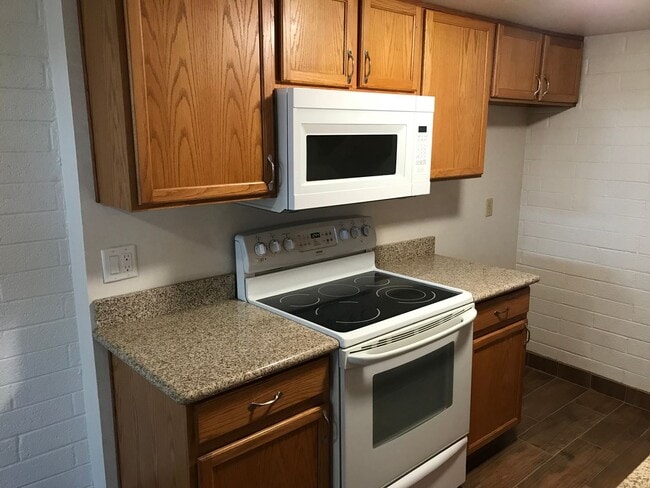 Building Photo - 2 bed 1.5 townhouse Scottsdale