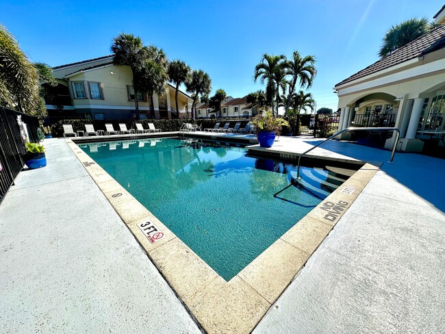 Building Photo - 815 Boynton Beach Blvd