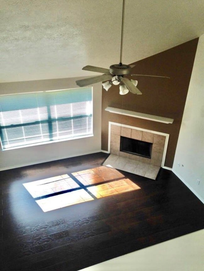 Building Photo - 2529 Artesia Dr