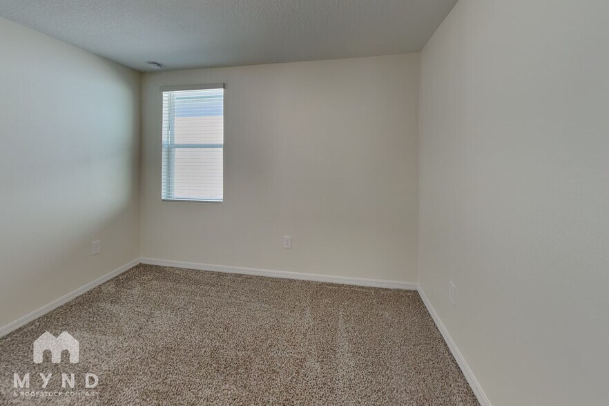 Building Photo - 796 Griffon Ave