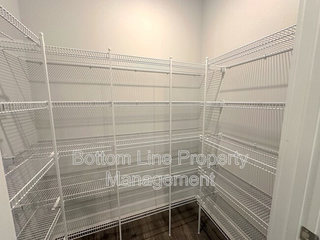 Building Photo - 3814 Starmount Ave