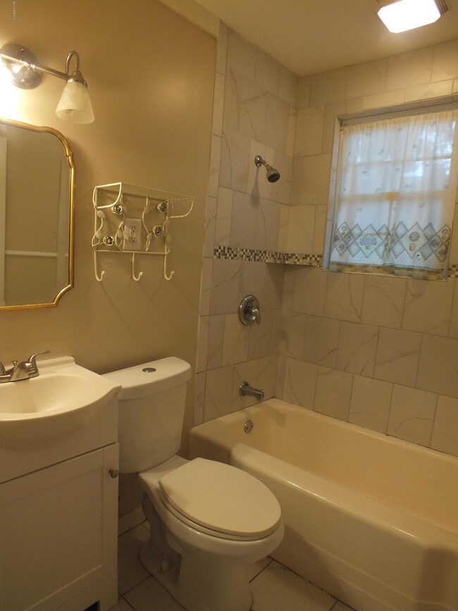 Building Photo - 2906 Polk St