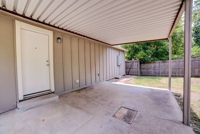 Building Photo - 3/2 Historical Home On Beautiful Main Stre...
