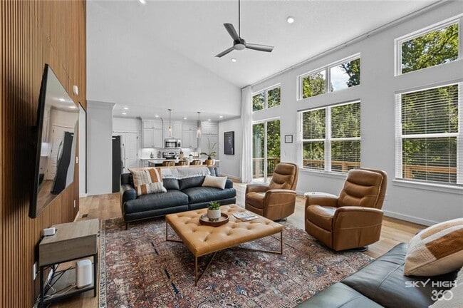 Building Photo - 5 Blandford Ln