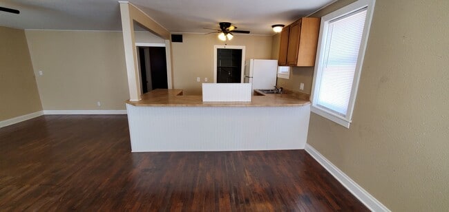 Building Photo - 3 Bedroom with open living room/kitchen/dining area, all on one floor including laundry!