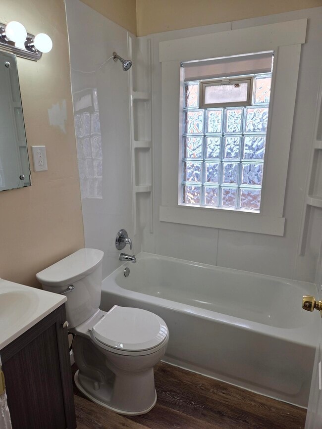 Building Photo - 2931 N Newton Ave