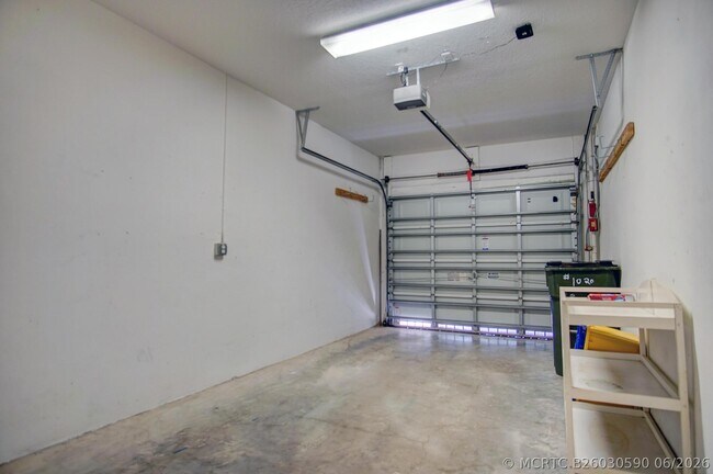 Building Photo - 1020 E Longport Cir