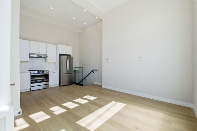 Building Photo - 1498 9th Ave