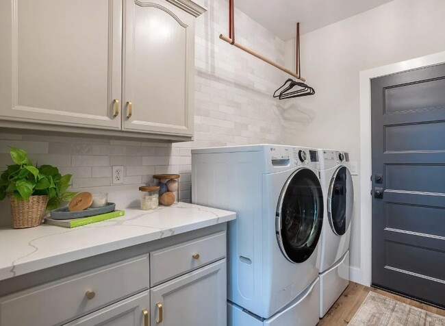Building Photo - Beautiful Custom East Redding Home with a ...