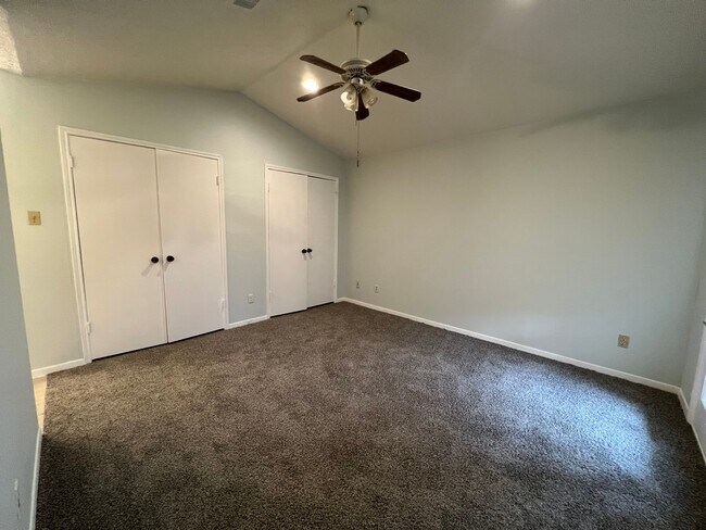 Building Photo - 11500 Meadow Ln