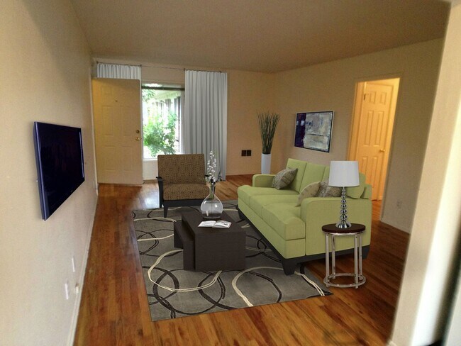 Building Photo - Bottom level 2bed, off street parking, hardwoods, all pets welcome!