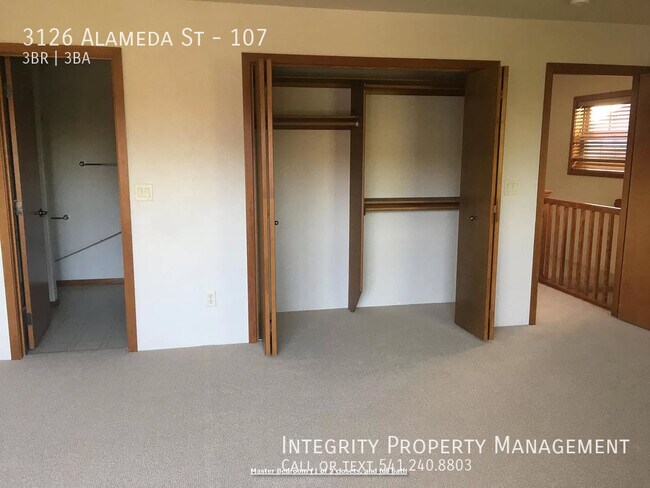 Building Photo - 3126 Alameda St