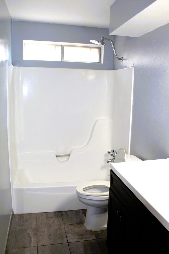 Building Photo - 1217 Brookhollow Dr