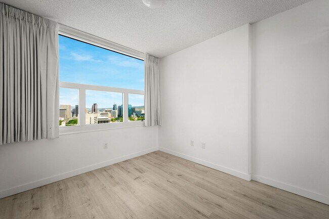 Building Photo - 801 S King St