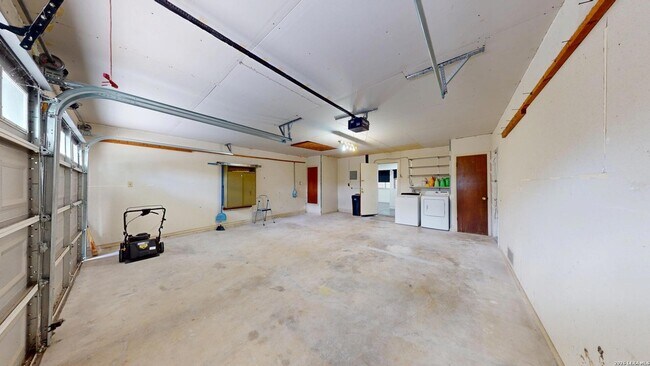 Building Photo - 318 Renee Dr