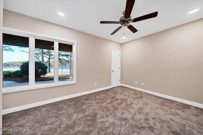 Building Photo - 11 Whisper Lake Dr