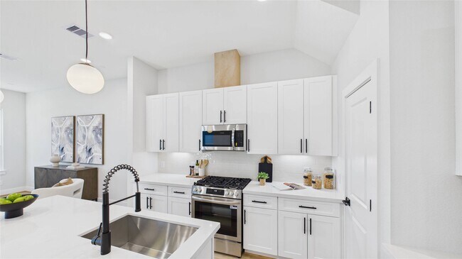 Building Photo - 5027 Golden Forest Dr
