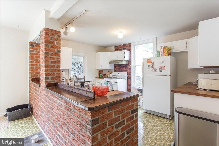 Kitchen - 122 Union Ave
