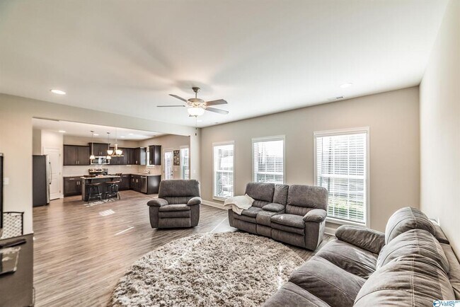 Building Photo - 108 Erskin Parcus Dr