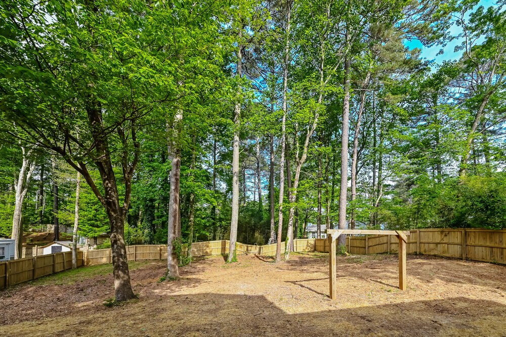 Building Photo - 2128 Summertown Dr