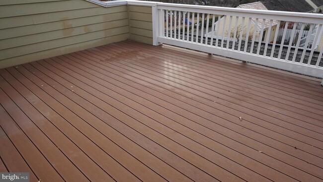 Building Photo - 405 Main St