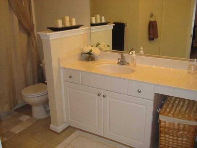 Building Photo - IMMACULATE END UNIT T.HOUSE STYLE CONDO