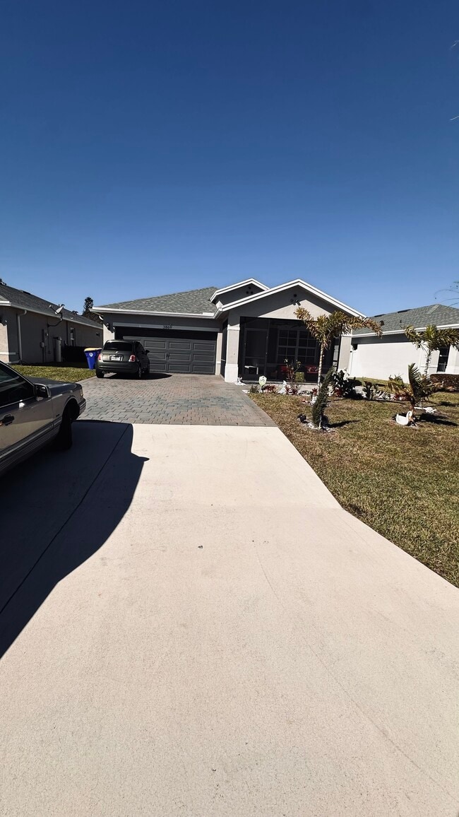 Building Photo - 3869 SE Lee St