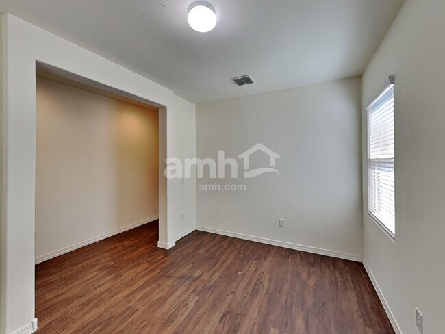 Building Photo - 11754 W Vanderbilt Farms Way