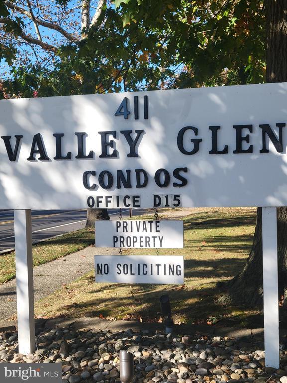 Building Photo - 411 N Stiles Ave