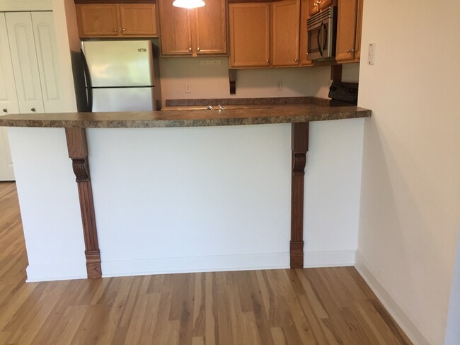 Building Photo - 2778 Hidden Dr