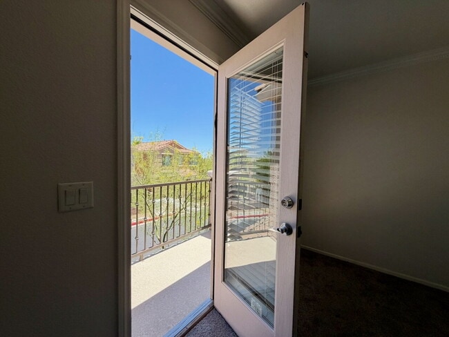 Building Photo - GATED 3 BED 2.5 BATH 1 CAR GARAGE SINGLE FAMILY HOME WITH COMMUNITY POOL