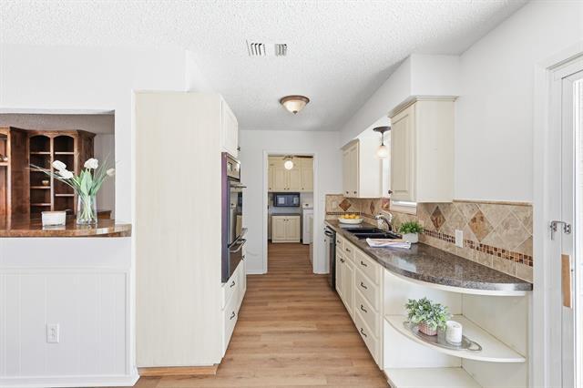 Building Photo - 808 Bridle Ave