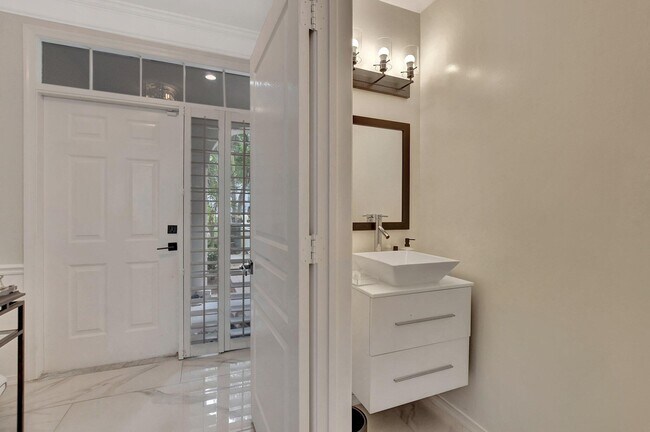 Building Photo - 5469 Grand Park Pl