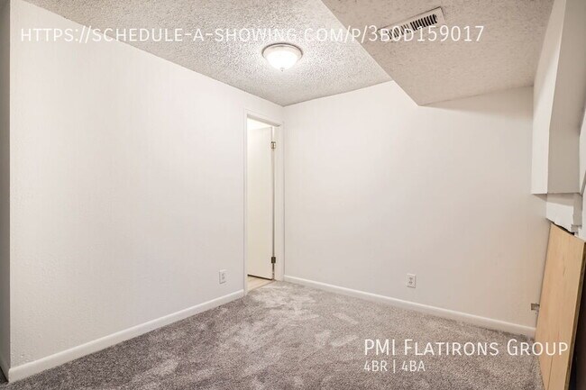 Building Photo - 5428 W 115th Dr