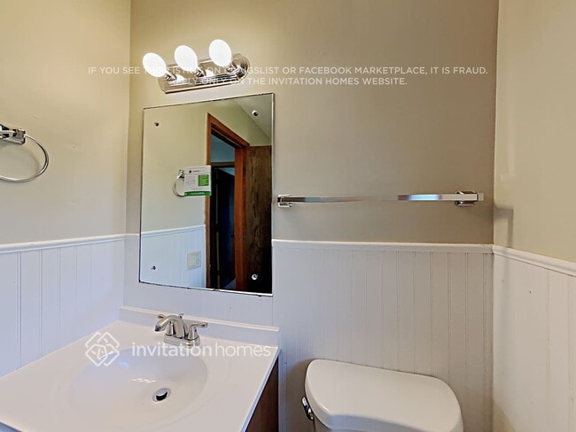 Building Photo - 2155 Edgebrook Ave