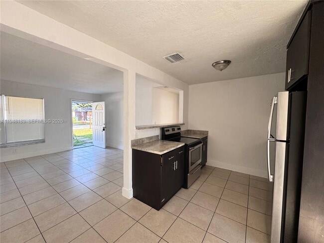 Building Photo - 4851 SW 44th Ave