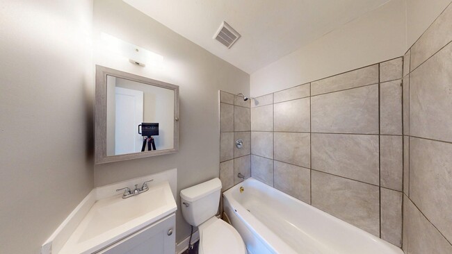 Building Photo - W.130th-Bellaire neighborhood, updated 3 b...