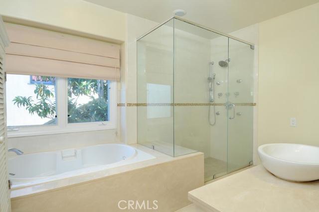 Building Photo - 345 Palos Verdes Dr W